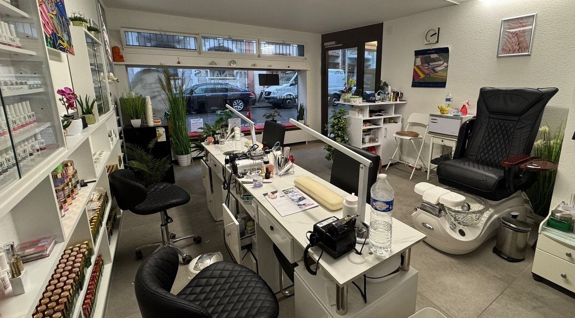 Nội thất spa Nail by HV Basel, Basel-stadt, CH hiện đại, tinh tế với dịch vụ chăm sóc khách hàng tối ưu.