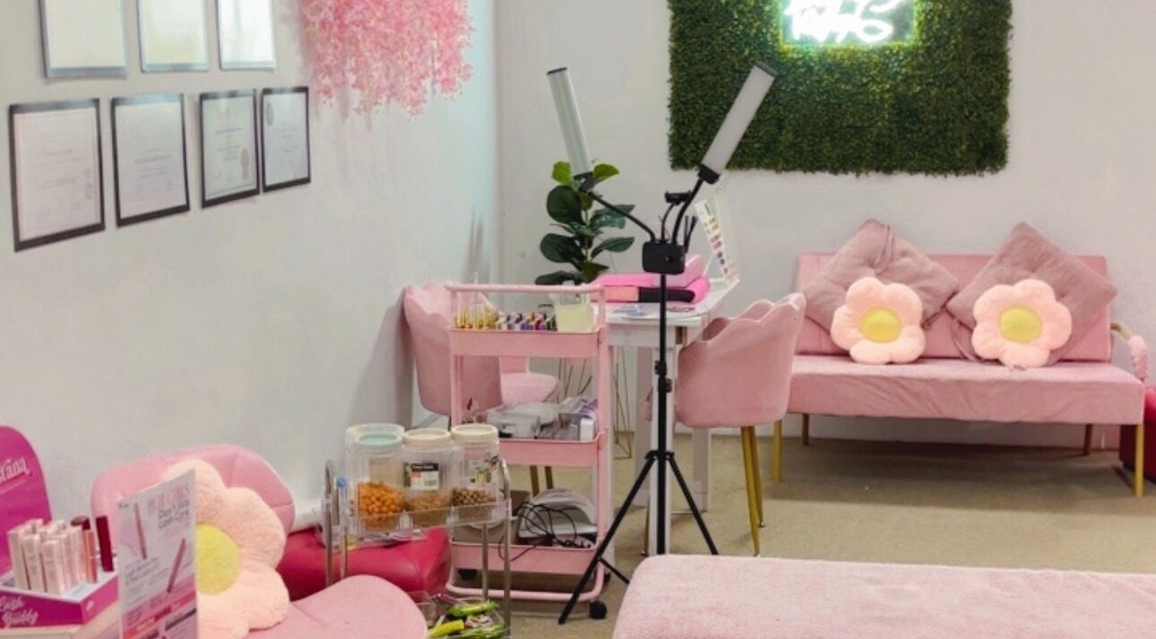 Cozy pink and floral interior of Ruang Spa Azren in Kuala Lumpur, Wilayah Persekutuan Kuala Lumpur, MY.