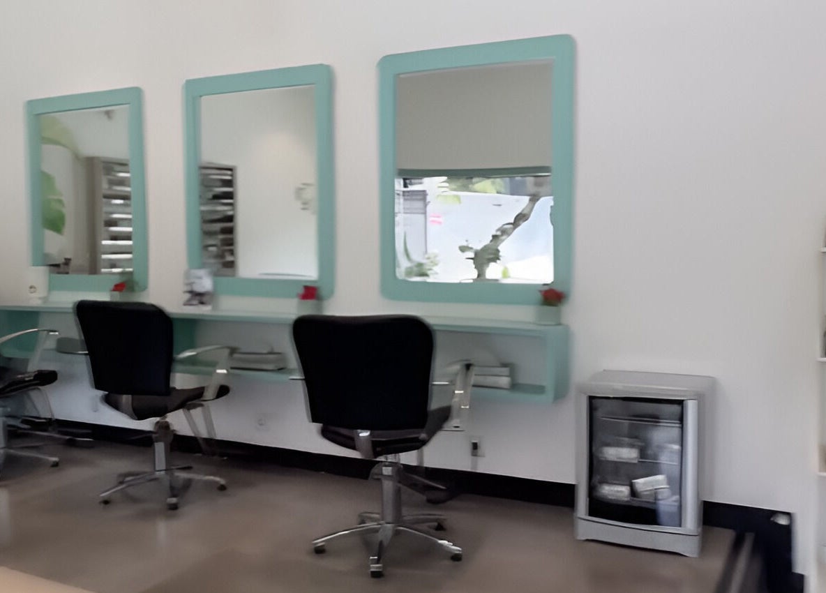 Salon chairs and mirrors at Aliya Wellness Spa, Bali, Bali, ID offer a relaxing beauty experience.