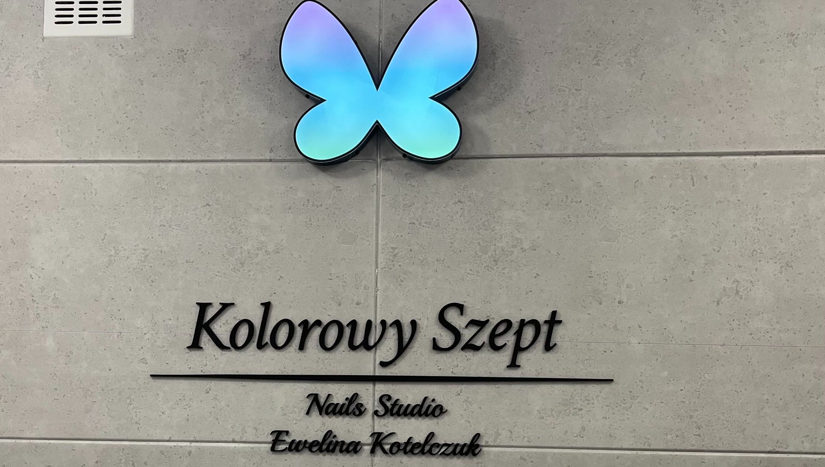 Logo KOLOROWY SZEPT EWELINA KOTELCZUK w Białystok, Województwo Podlaskie, PL z motylem.