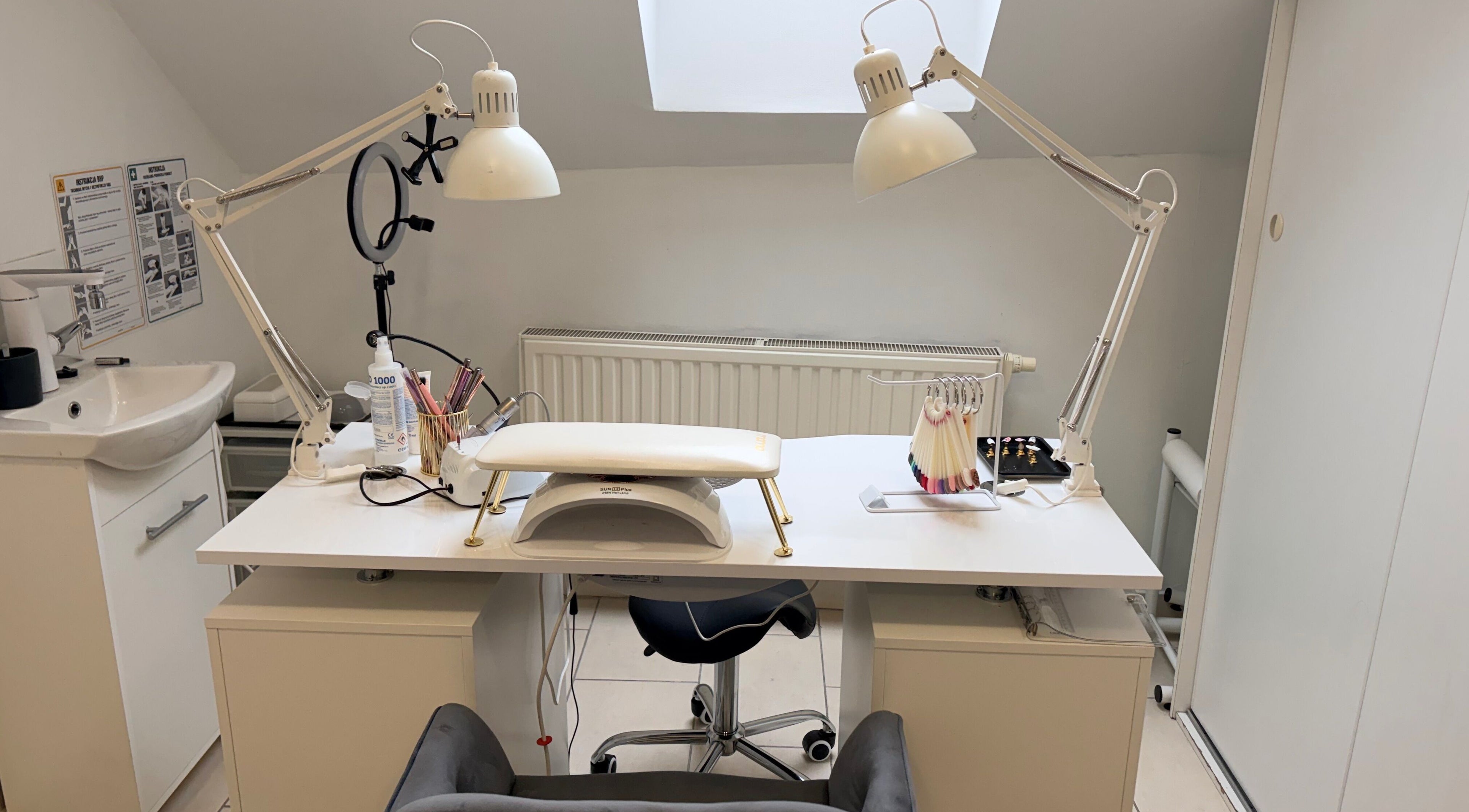 Eleganckie stanowisko manicure w Kolorowy Szept Ewelina Kotelczuk, Białystok, Województwo Podlaskie, PL.