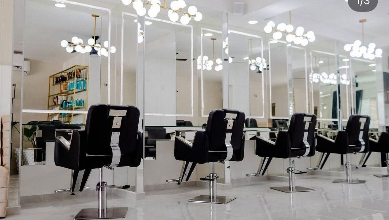 Luxurious salon chairs at Amanda Mancio at Glamhouse Salon & Spa, Puerto Vallarta, Jalisco, MX.