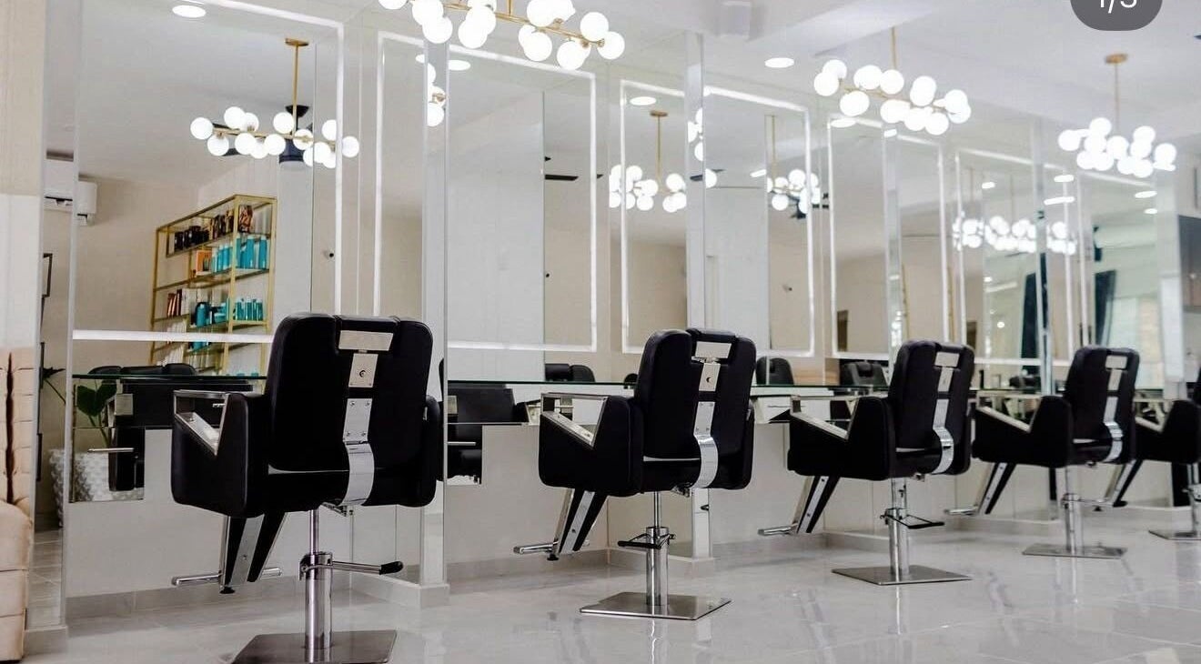 Luxurious salon chairs at Amanda Mancio at Glamhouse Salon & Spa, Puerto Vallarta, Jalisco, MX.