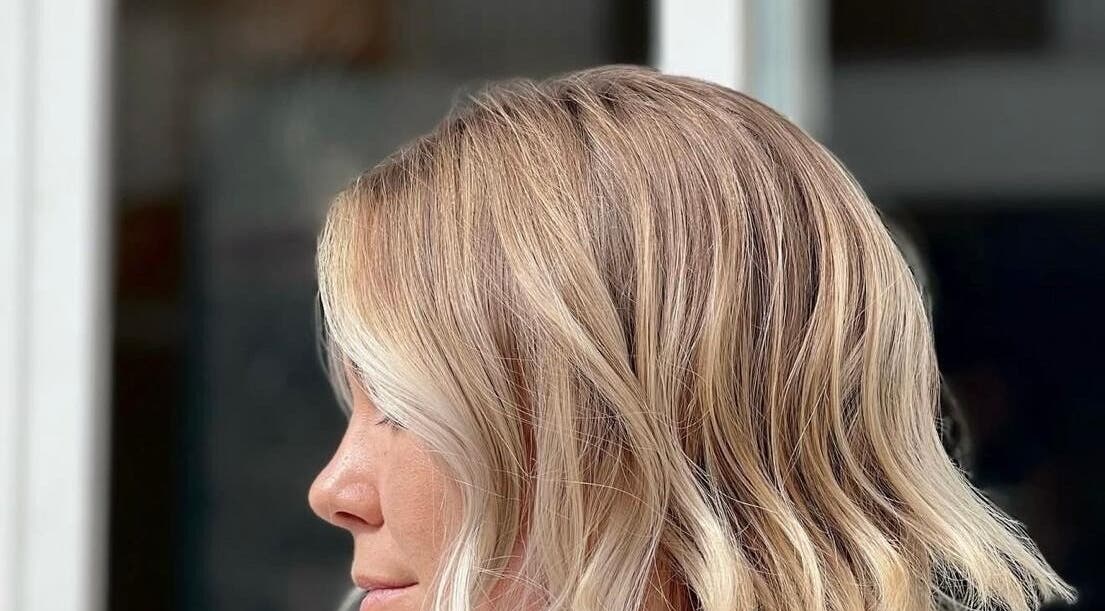 Blonde hair styled in soft waves at Amanda Mancio at Glamhouse Salon & Spa, Puerto Vallarta, Jalisco, MX.