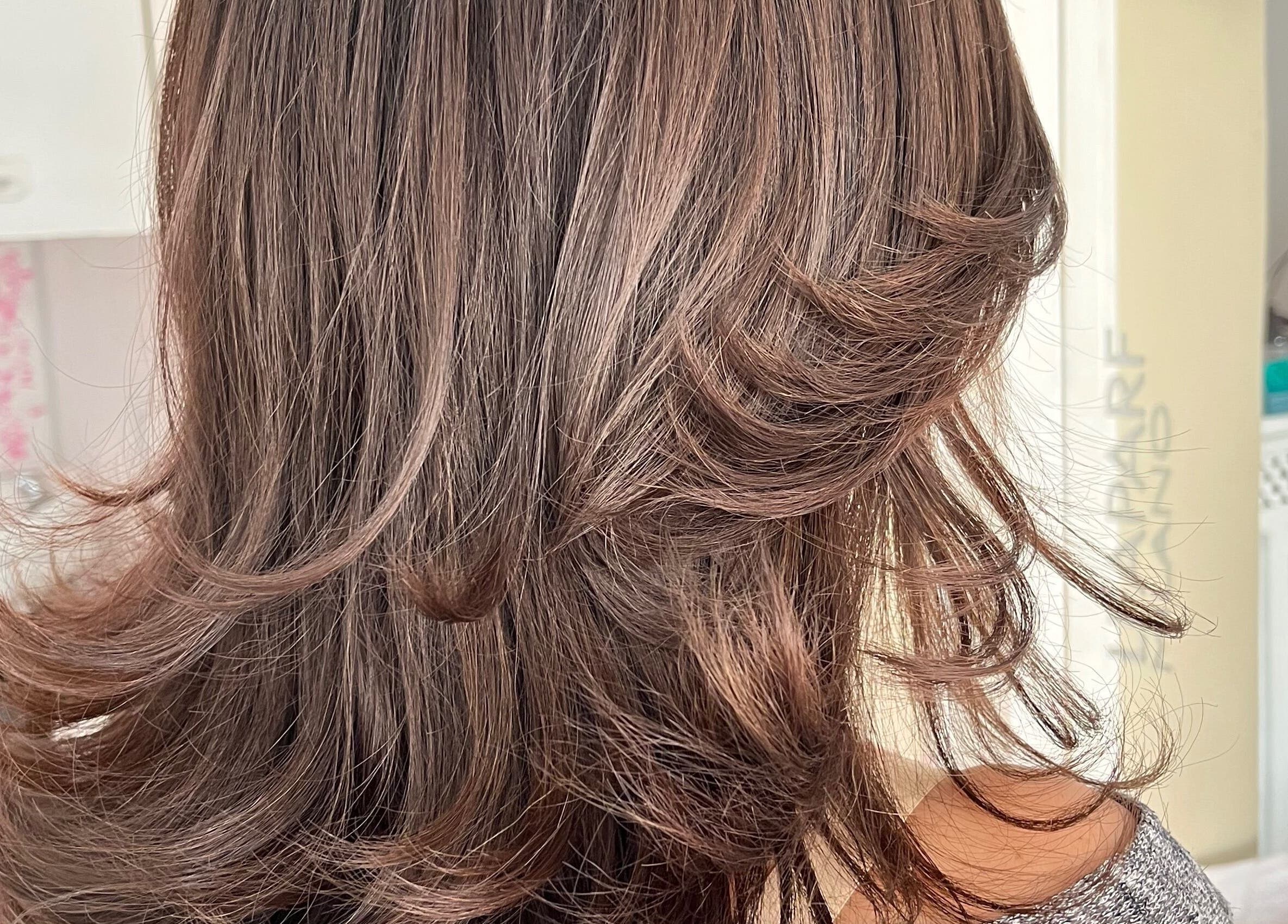 Peinado rizado sofisticado en DANIELA BEAUTY CONCEPT, Quito, Pichincha, EC.