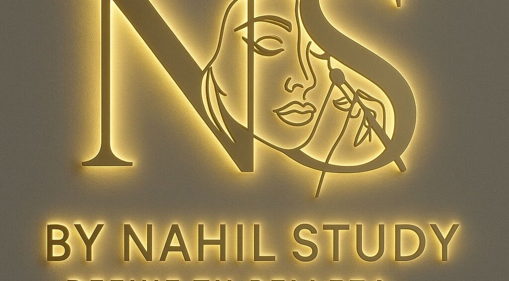 Illuminated signage of By Nahil Study DEFINE TU BELLEZA, REALZA TU PODER, located in La Vega, La Vega, DO.