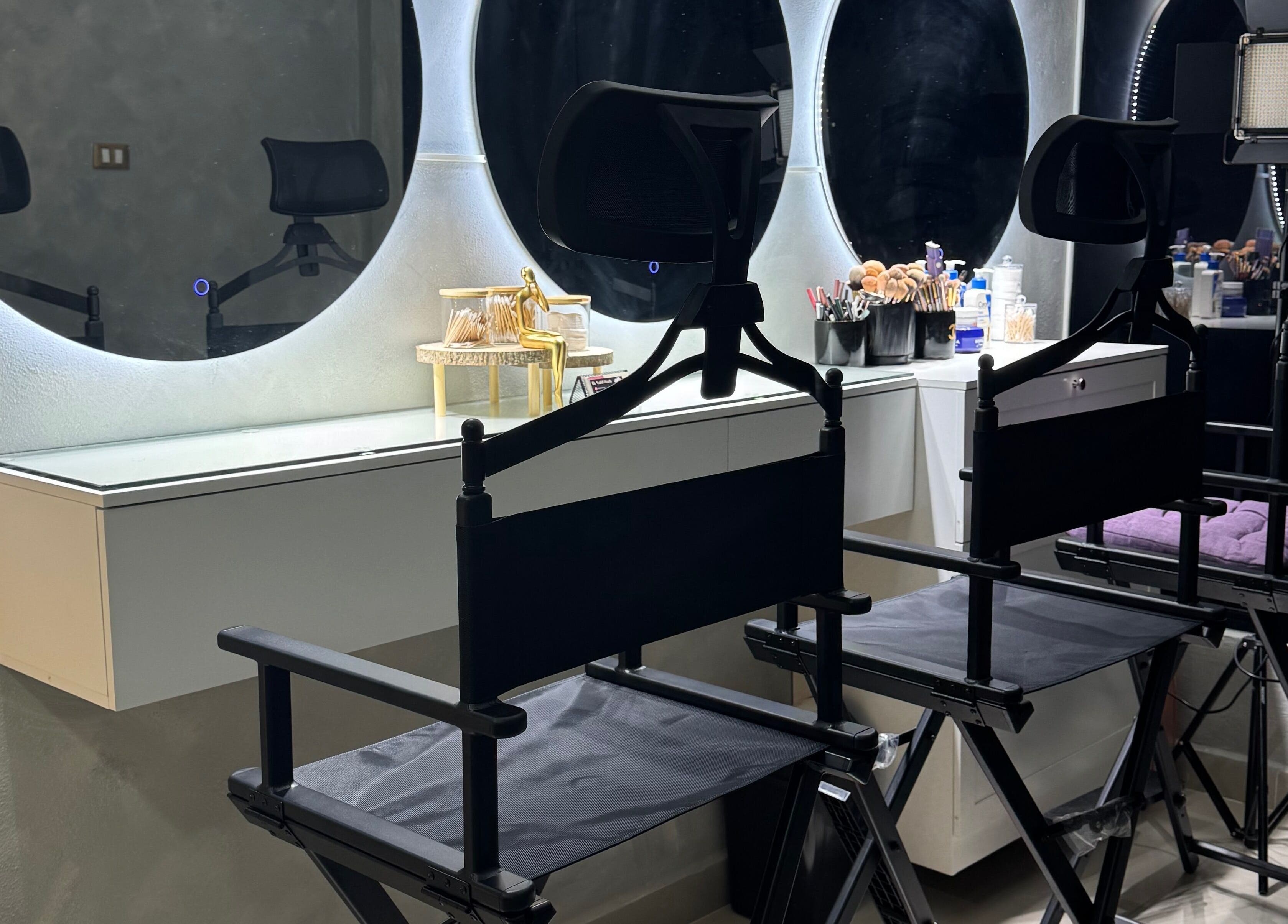 Elegant vanity setup at By Nahil Study DEFINE TU BELLEZA, REALZA TU PODER, La Vega, La Vega, DO.