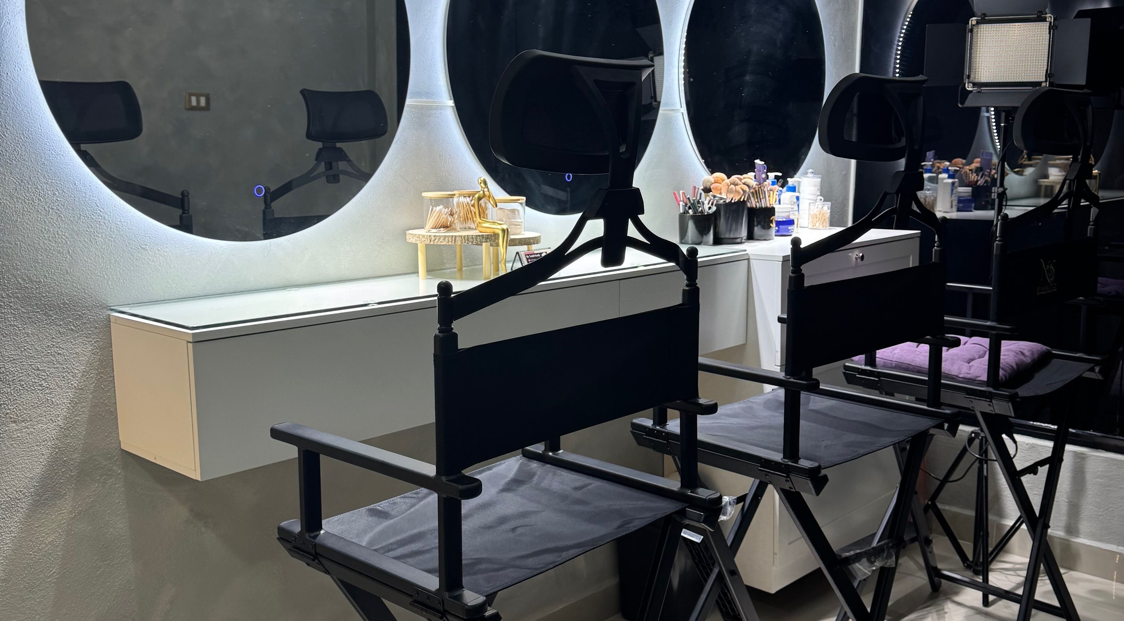 Elegant vanity setup at By Nahil Study DEFINE TU BELLEZA, REALZA TU PODER, La Vega, La Vega, DO.