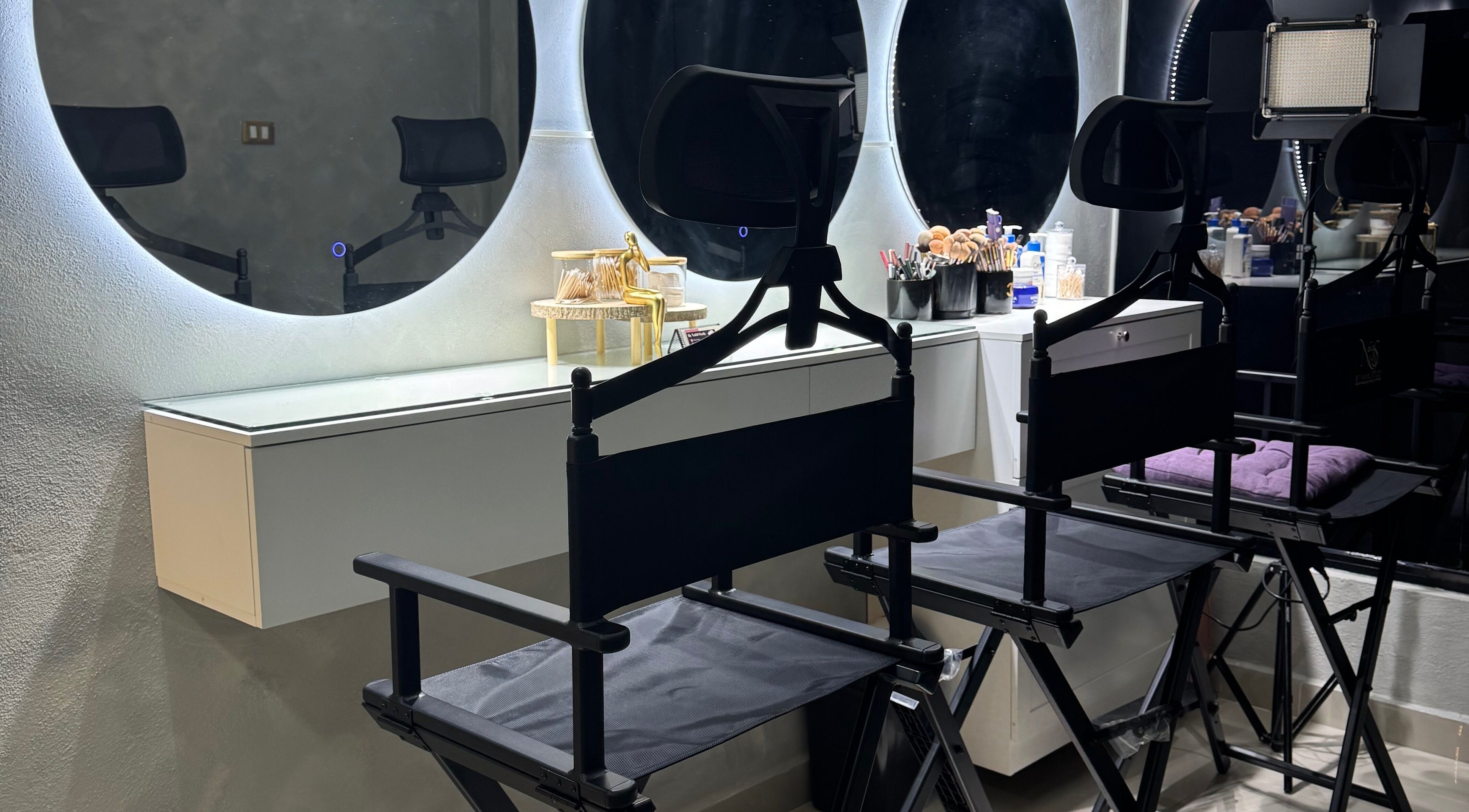 Elegant vanity setup at By Nahil Study DEFINE TU BELLEZA, REALZA TU PODER, La Vega, La Vega, DO.