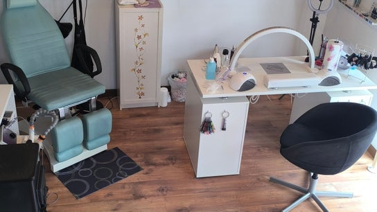 Nagelstube by Corina