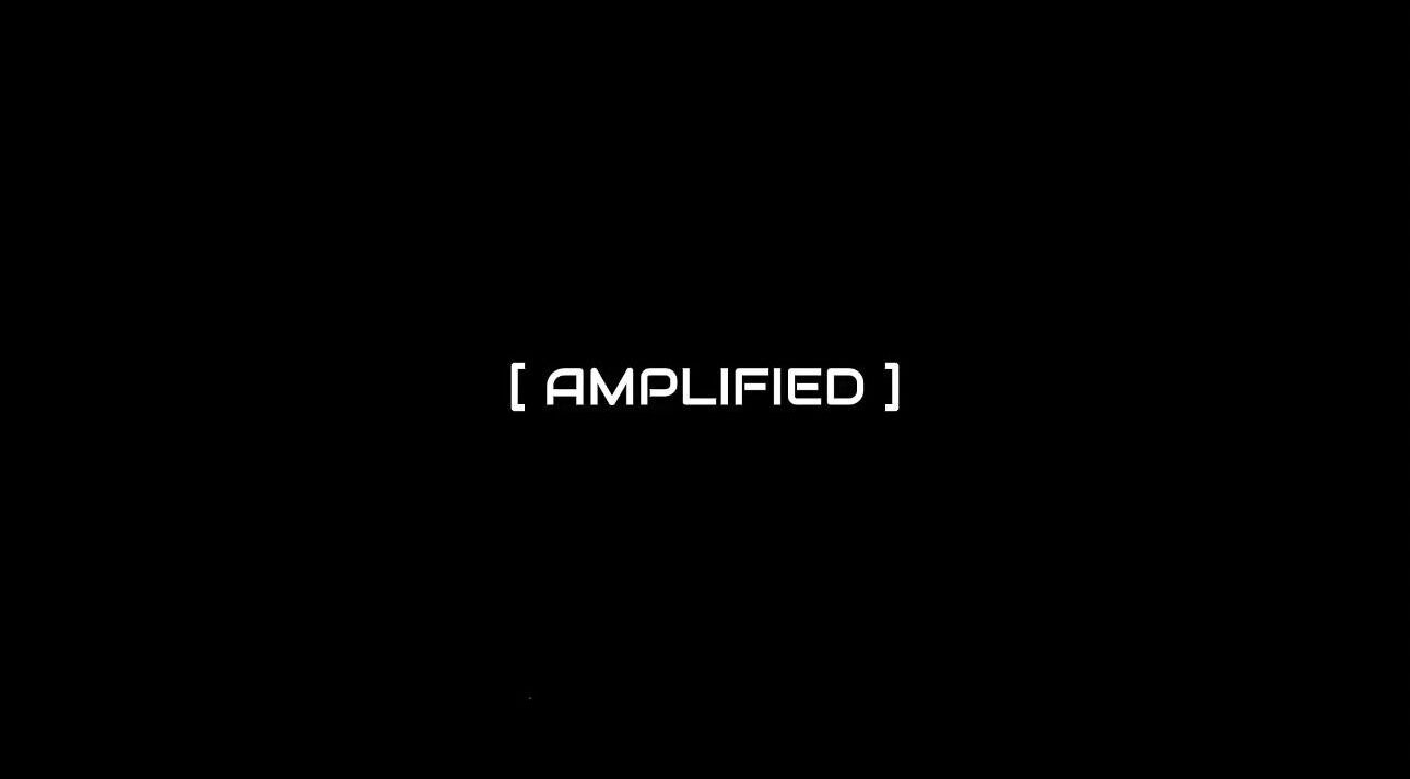 Logo van Amplified salon, gevestigd in Houten, Utrecht, NL, op een zwarte achtergrond.