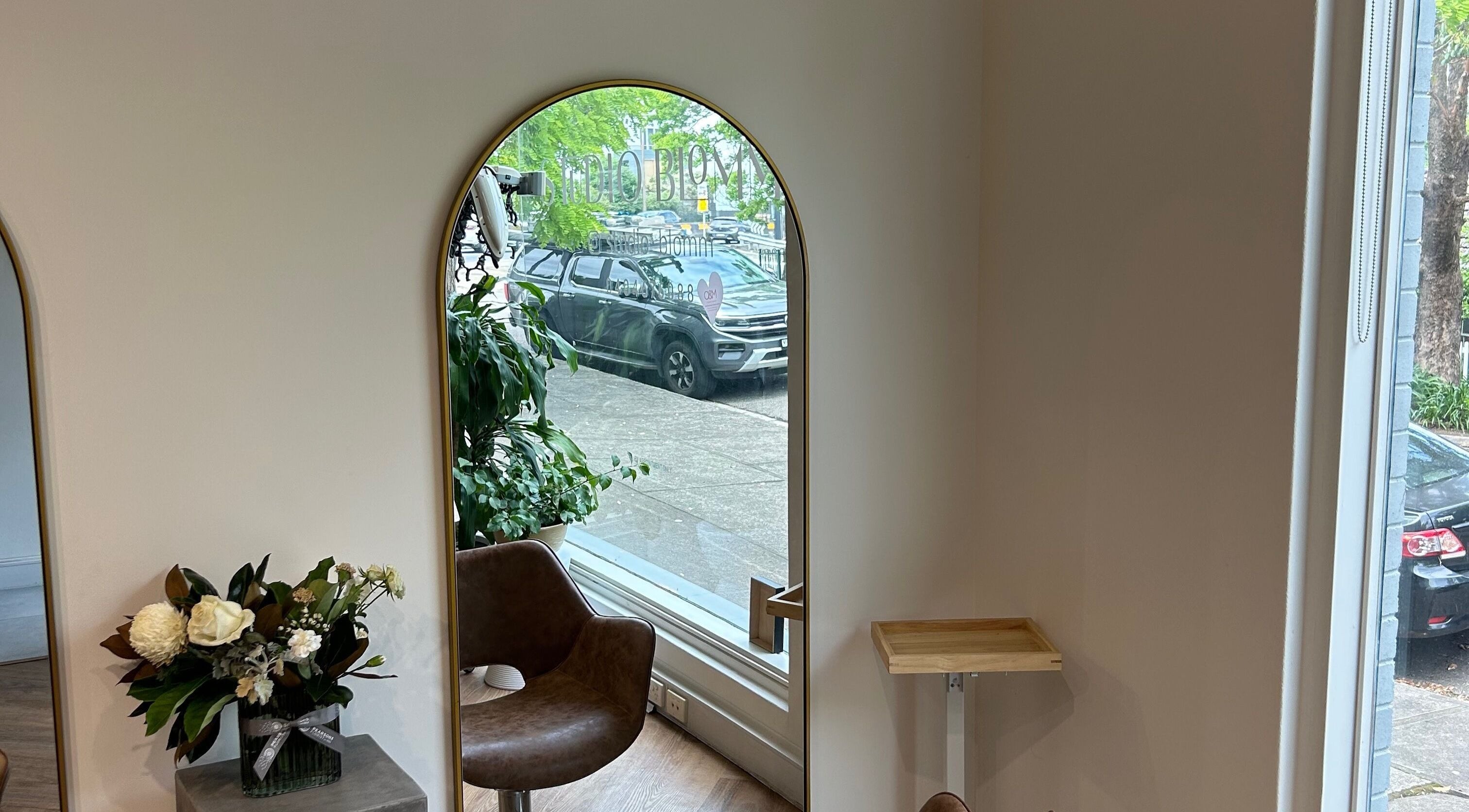 Elegant seating at Studio Blomm, Pymble, New South Wales, AU with a decorative mirror and floral arrangement.