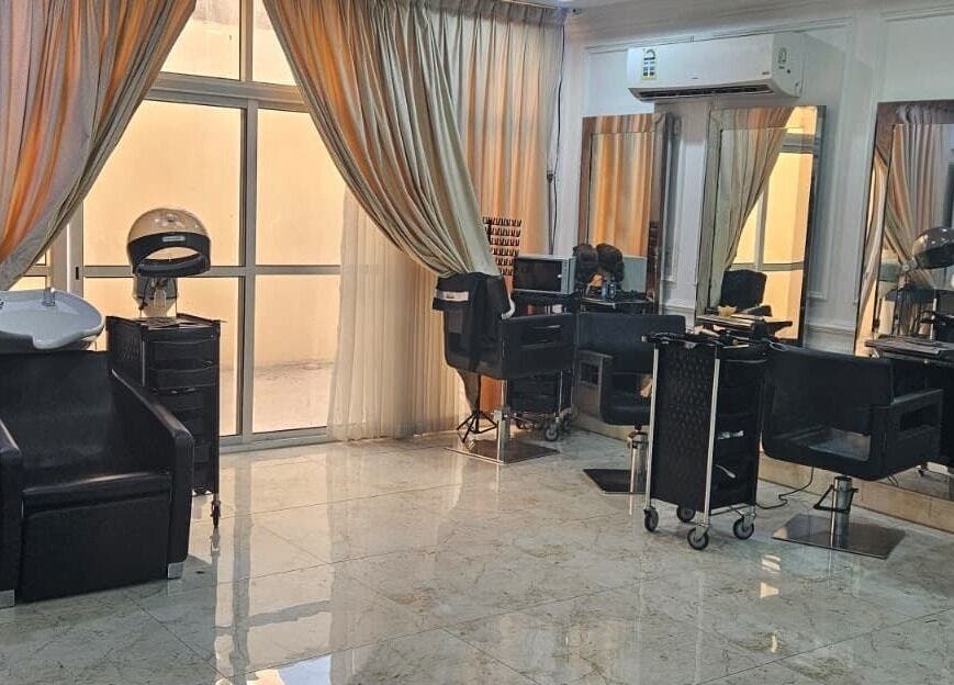 Spacious interior of Al Farida Salon in Ar Rayyan, featuring modern salon chairs and styling stations.