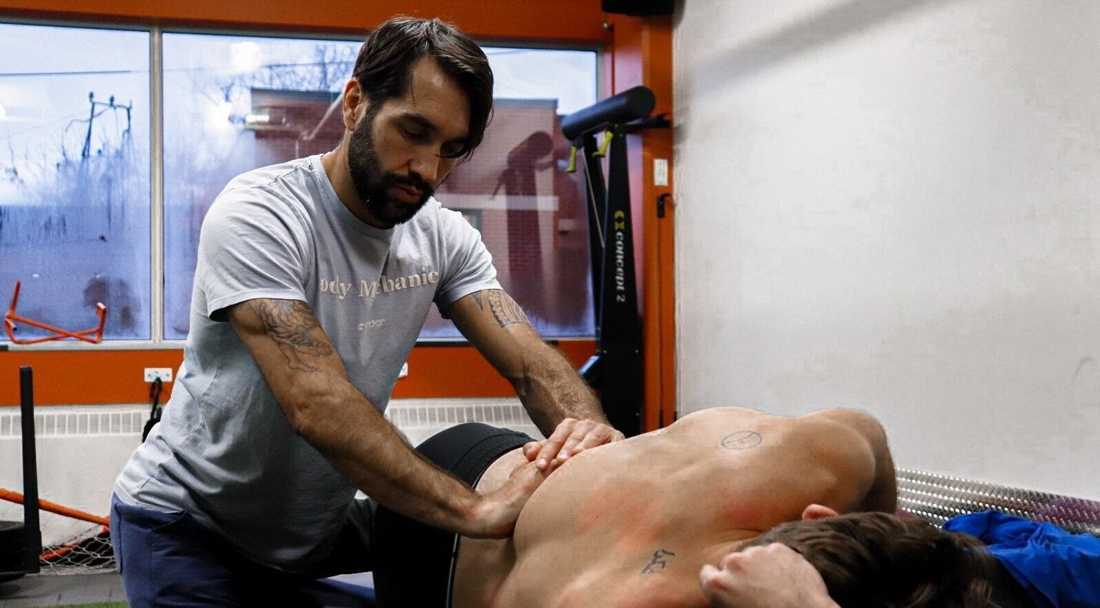 Massage sportif chez Methode Momentum à Rennes, Bretagne, FR, améliorant la récupération musculaire.