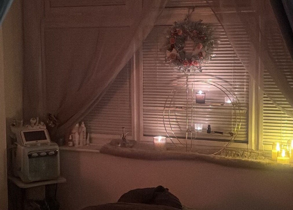 Cozy ambiance at THE RELAXATION STATION in Middlesbrough, England, GB with candles and soothing lighting.