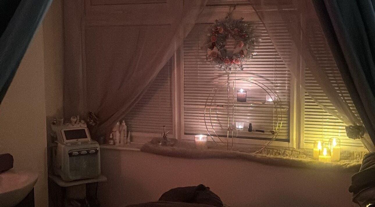 Cozy ambiance at THE RELAXATION STATION in Middlesbrough, England, GB with candles and soothing lighting.