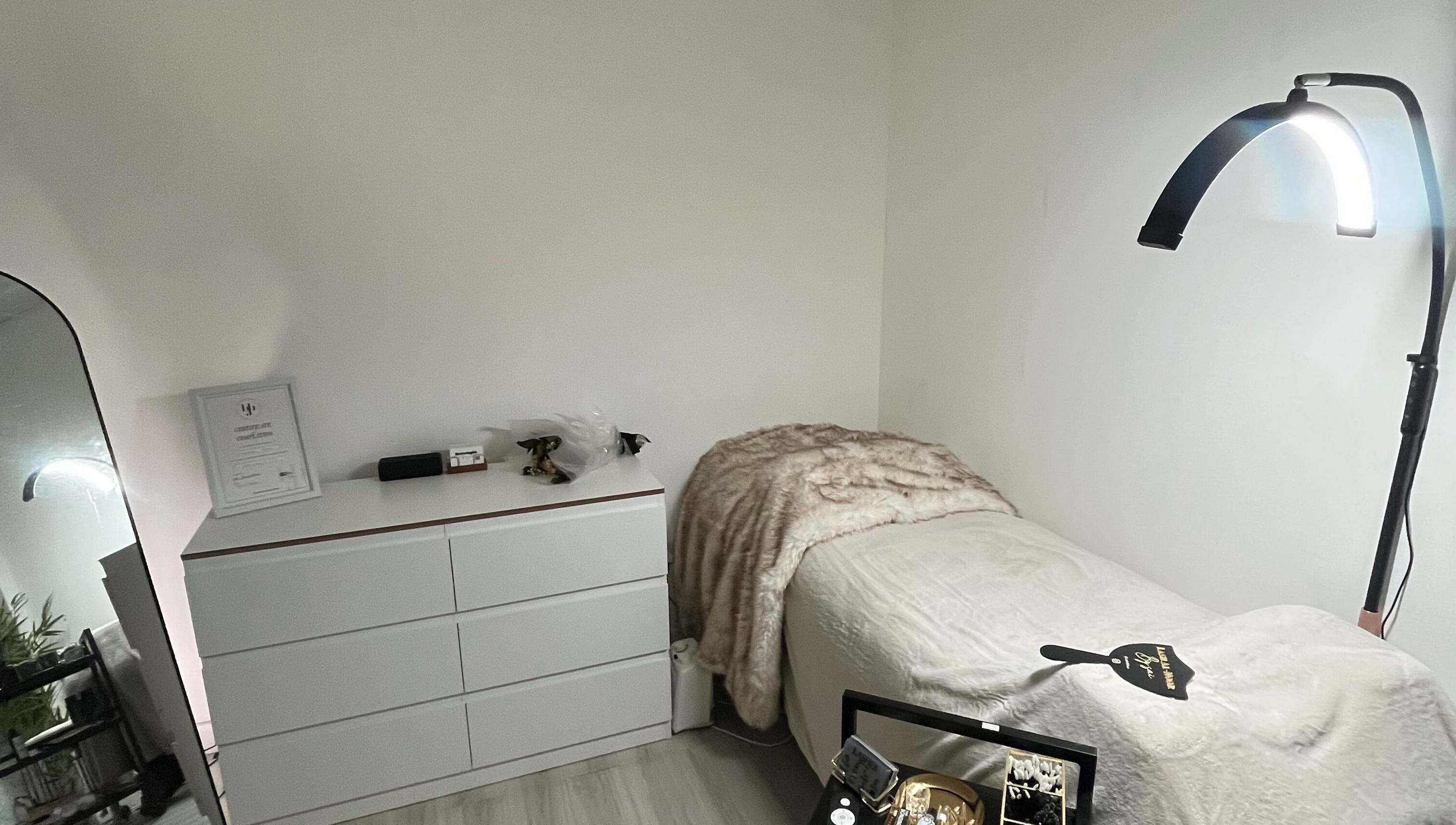 Relaxing treatment room at Lash Al-Noor, London, England, GB with a plush bed and elegant decor.