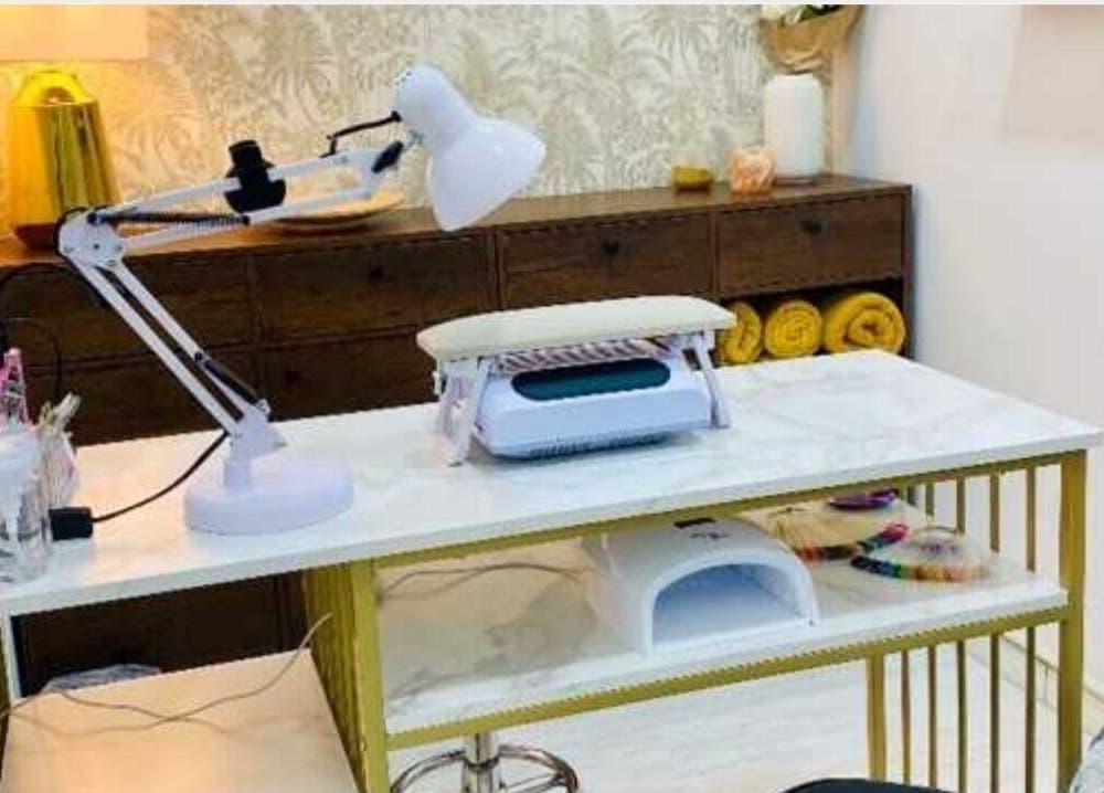 Estación de trabajo de manicura en Jannet nails estudio, Madrid, Comunidad De Madrid, ES.