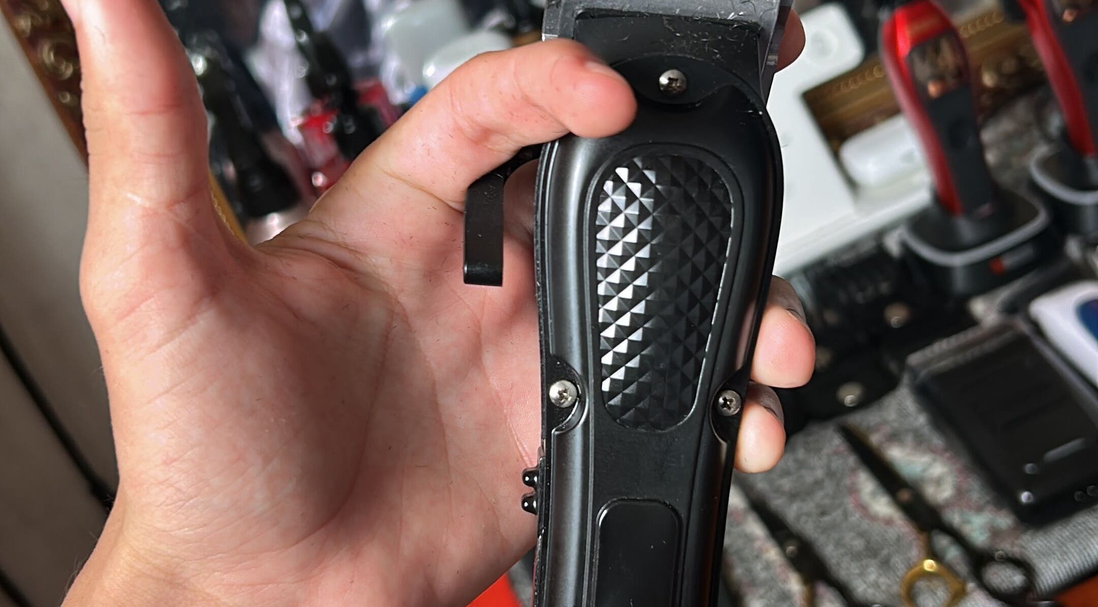 Máquina de afeitar en Man Barber U, La Habana, La Habana, CU, ideal para cortes precisos.