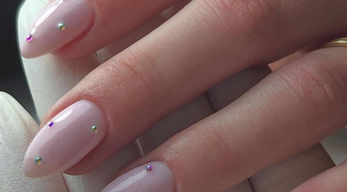 Elegante manicura en Queen Studio By Lupita, Naucalpan De Juárez, Estado De México, MX.