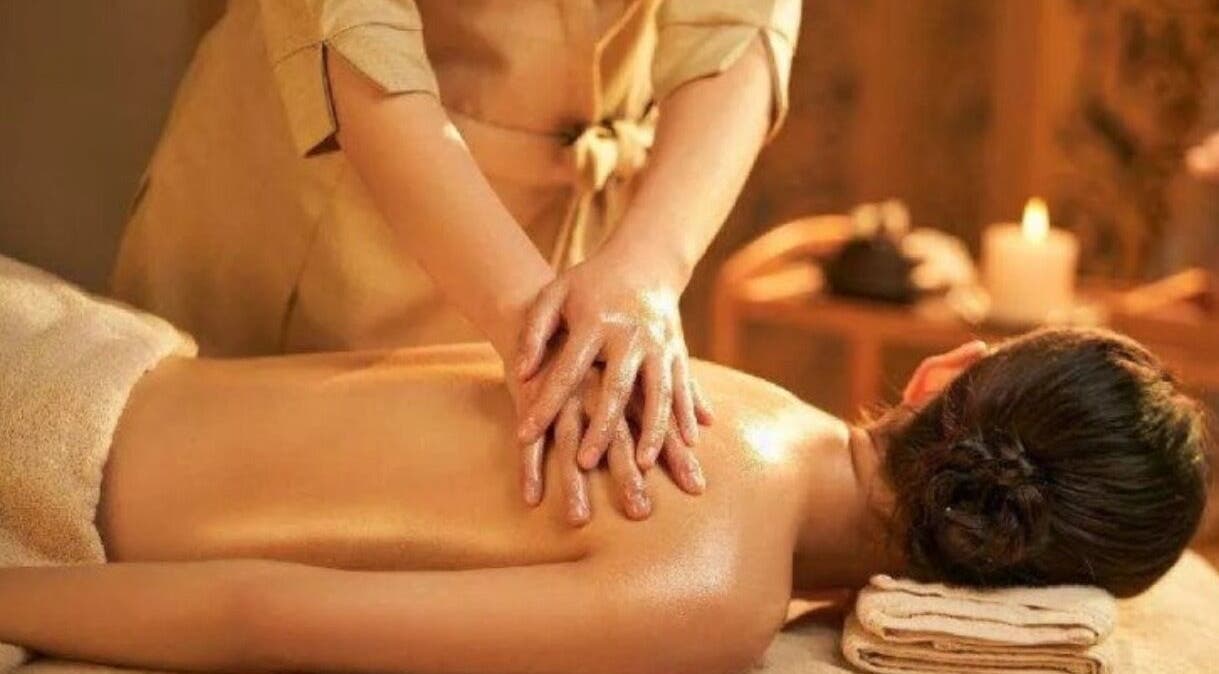 Relaxing massage session at SPA MIL in Ashgrove, Queensland, AU. Enhance well-being in serene surroundings.
