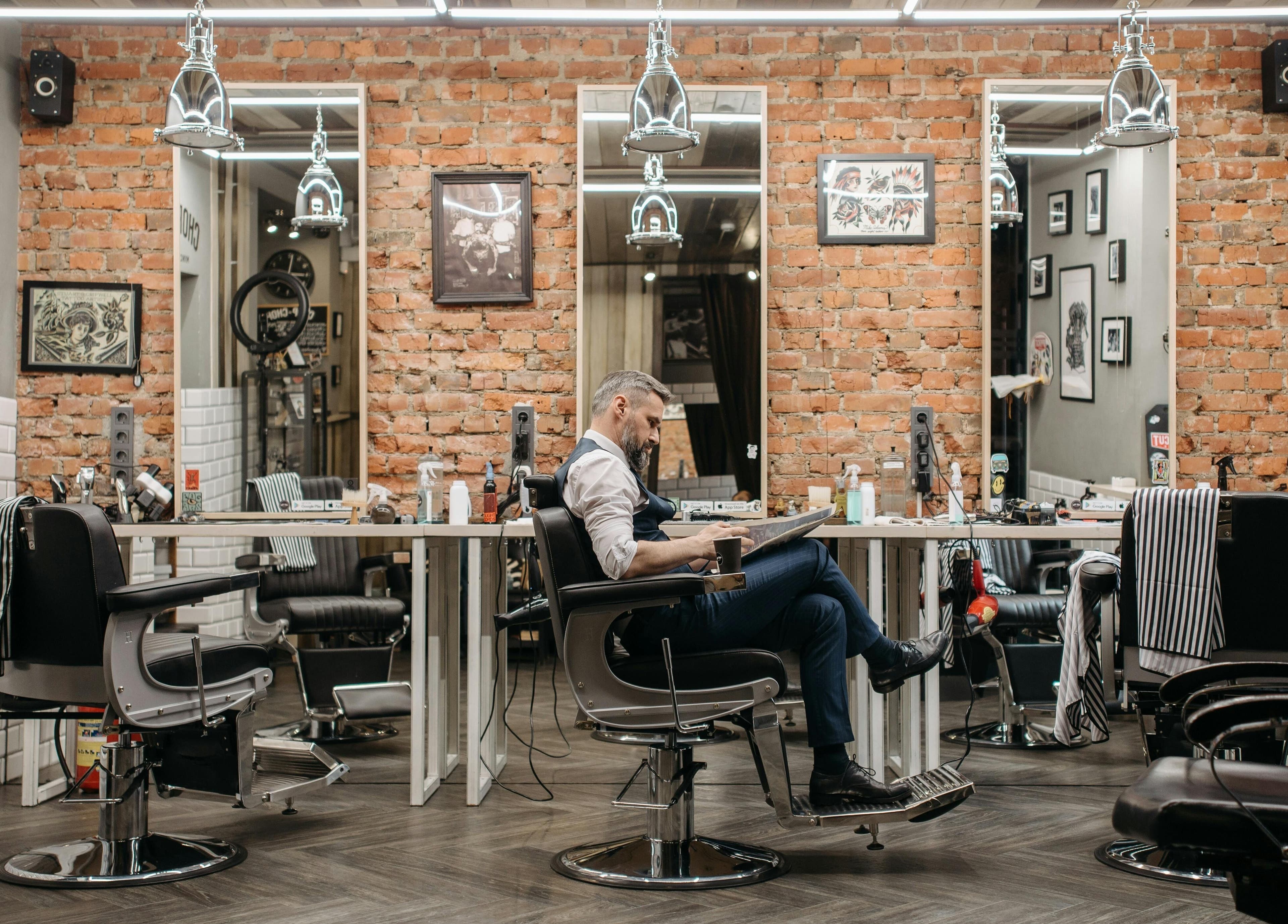 Atractiva barbería en Test, Avellaneda, Provincia De Buenos Aires, AR, con un ambiente moderno y acogedor.