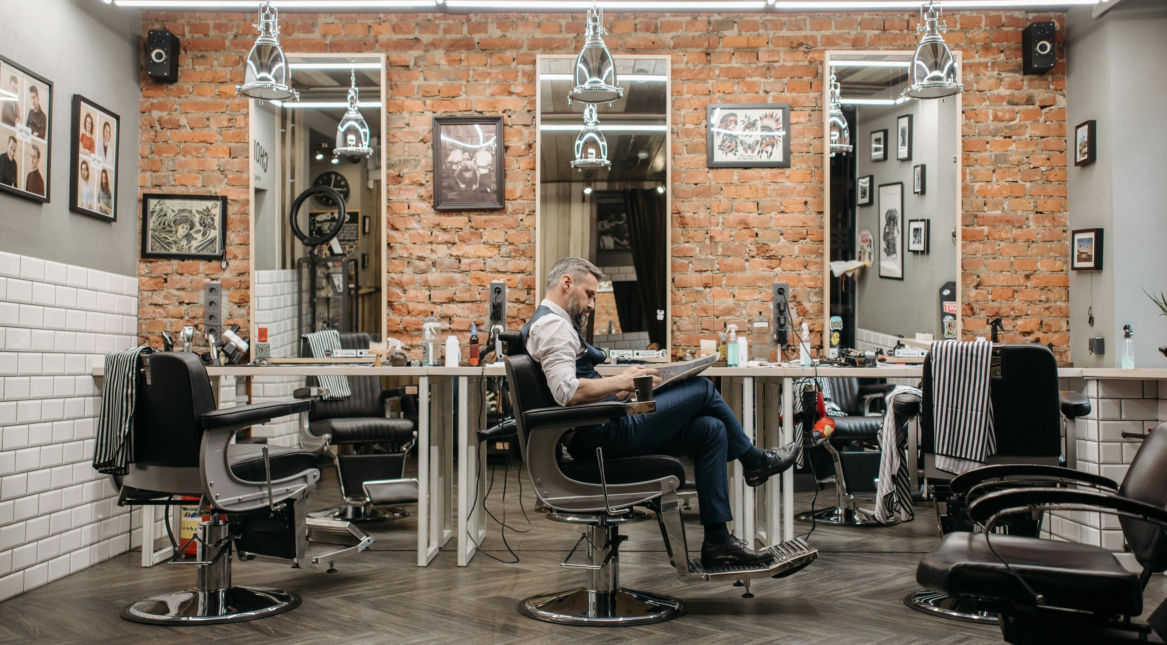 Atractiva barbería en Test, Avellaneda, Provincia De Buenos Aires, AR, con un ambiente moderno y acogedor.