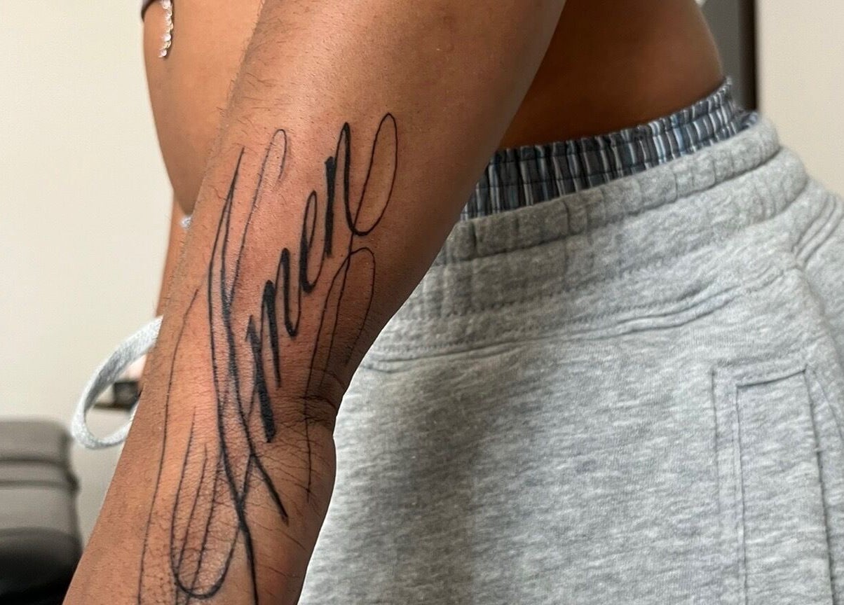 Tatouage artistique au bras chez 3 Sisters Concept, Juvisy-sur-orge, Île-de-France, FR.