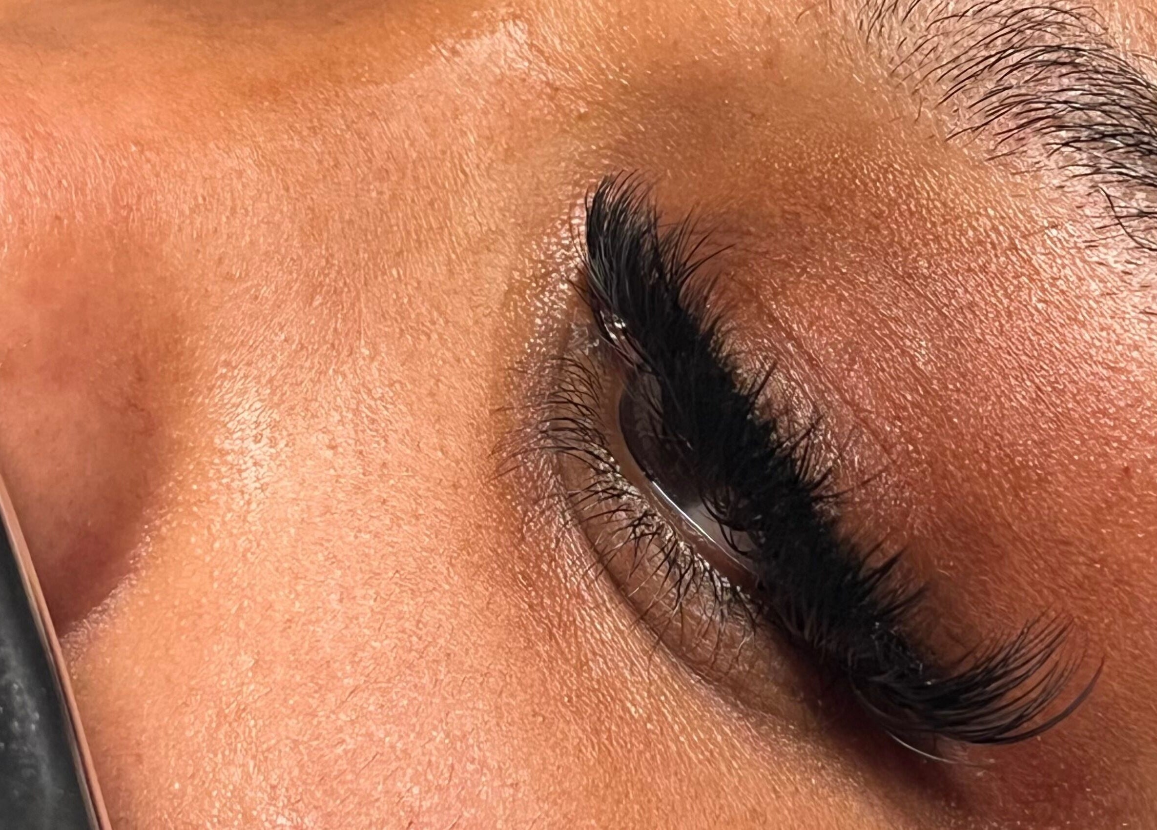 Extension de cils chez 3 Sisters Concept à Juvisy-sur-orge, Île-de-france, FR. Beauté naturelle.