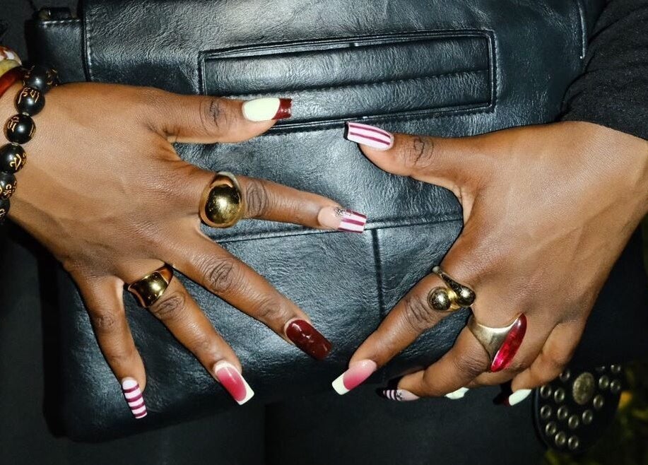 Manucure élégante avec bijoux capturée à 3 Sisters Concept, Juvisy-sur-orge, Île-de-france, FR.