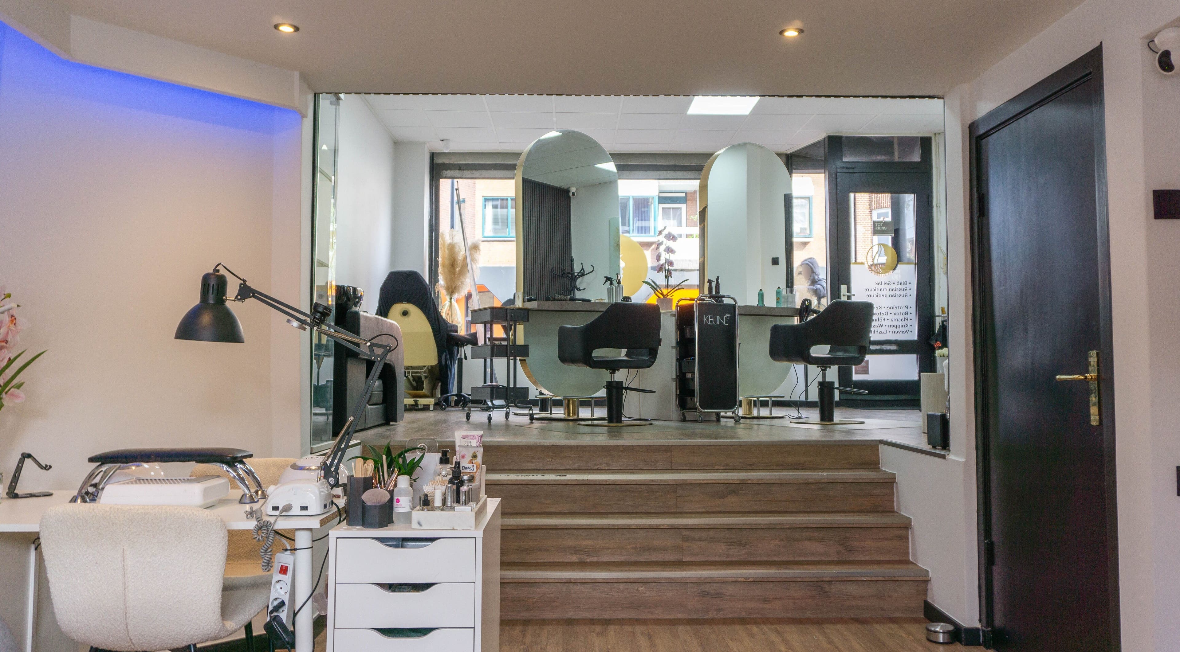 Modern beauty salon interior at Metamorfosa, Utrecht, NL featuring stylish chairs and mirrors.