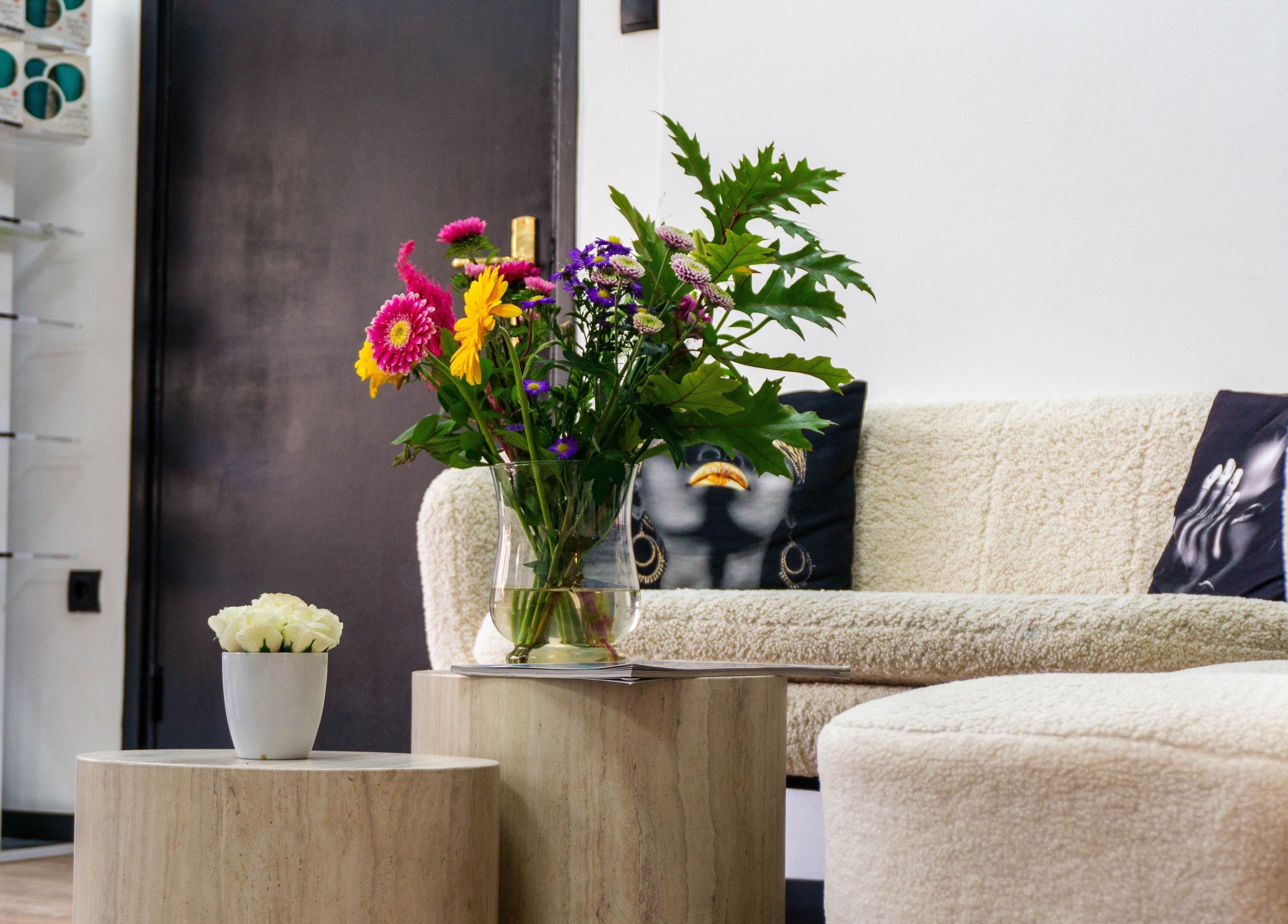 Cozy lounge at Metamorfosa, Utrecht, NL, with plush seating and vibrant floral decor.