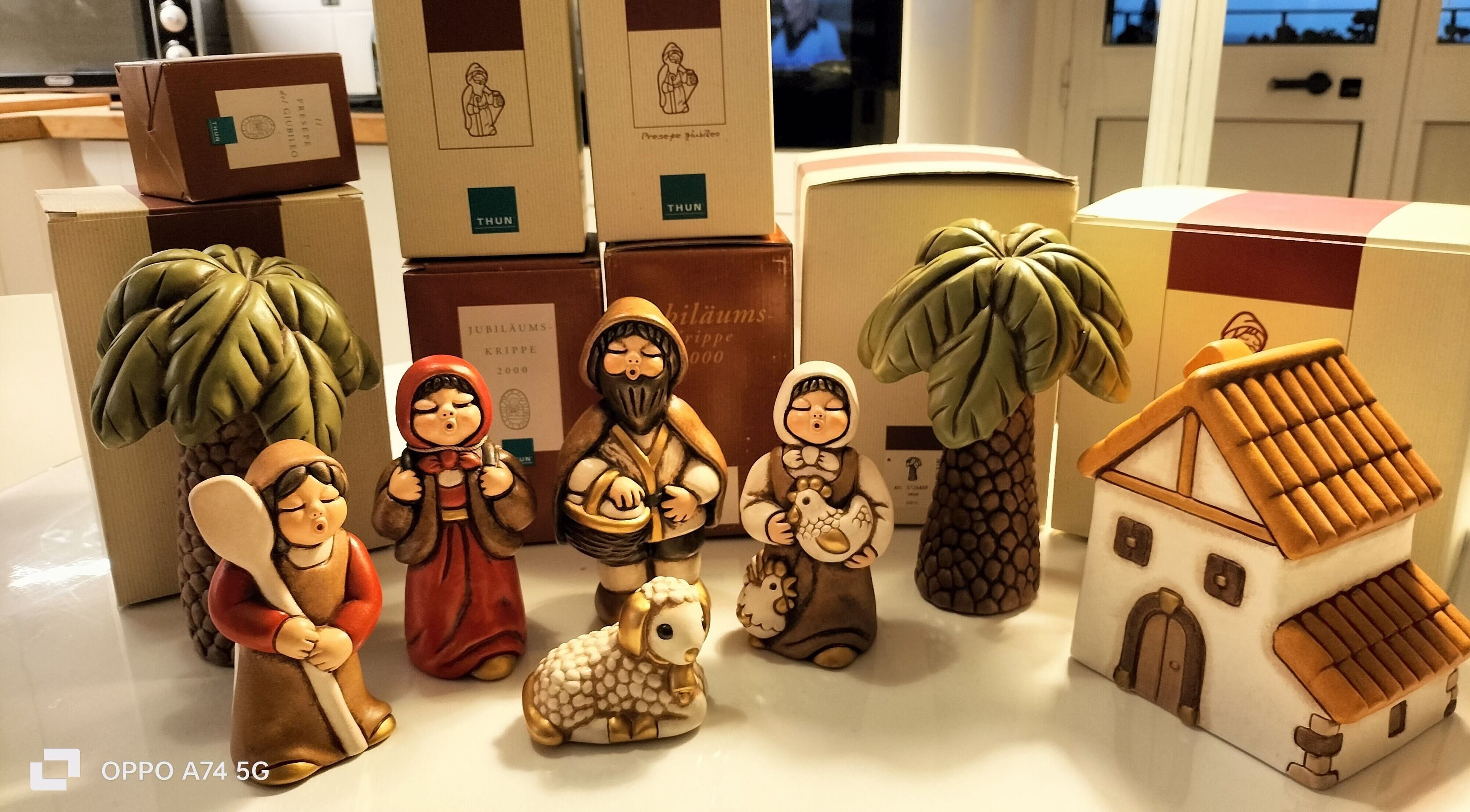 Scene natalizia con statuette Thun presso OGGETTI THUN, Cremona, Lombardia, IT.