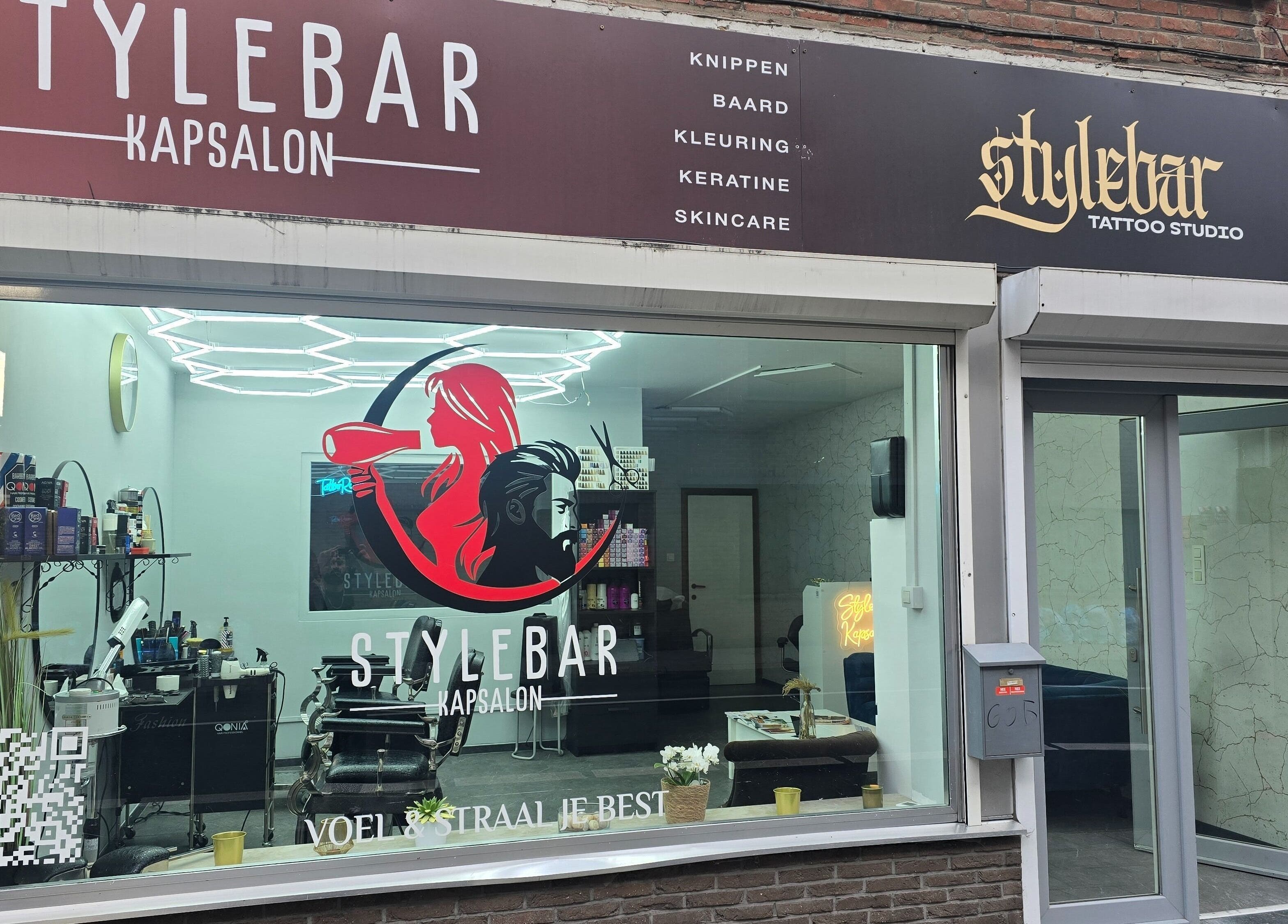 Buitenzijde van Stylebar Kapsalon Leuven, gelegen in Leuven, Vlaanderen, BE met moderne inrichting zichtbaar.