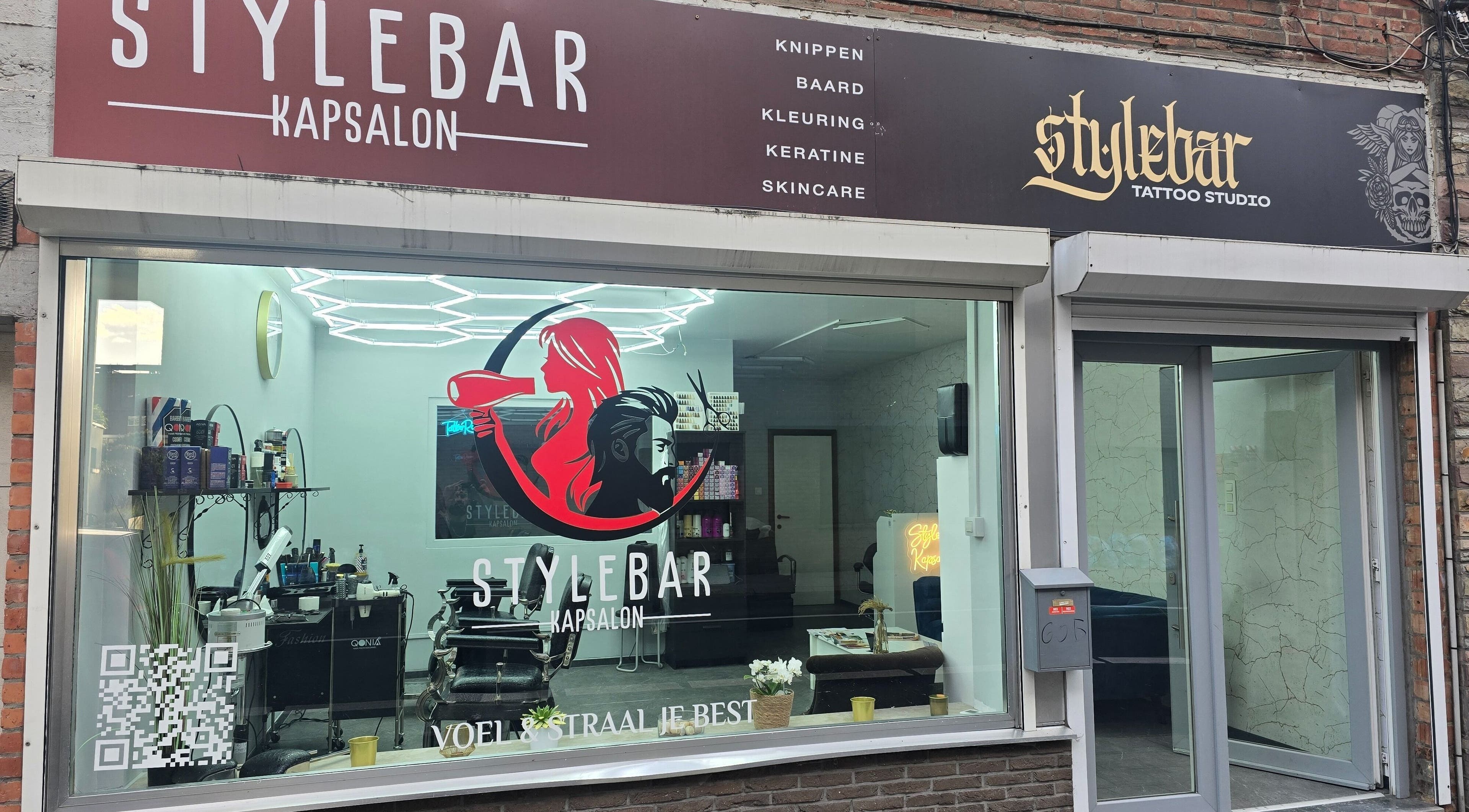 Buitenzijde van Stylebar Kapsalon Leuven, gelegen in Leuven, Vlaanderen, BE met moderne inrichting zichtbaar.