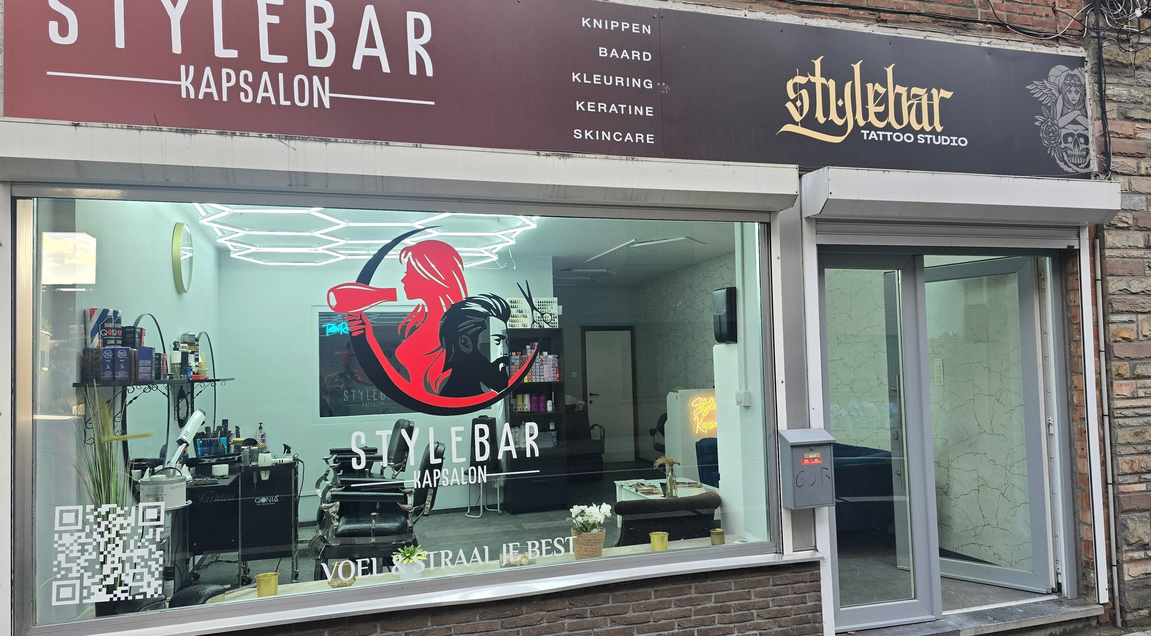Buitenkant van Stylebar Kapsalon Leuven in Vlaanderen, BE met moderne uitstraling.