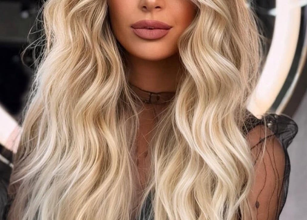 شعر أشقر مموج في Brazil Studio Salon - Khobar، الخبر، المنطقة الشرقية، السعودية.