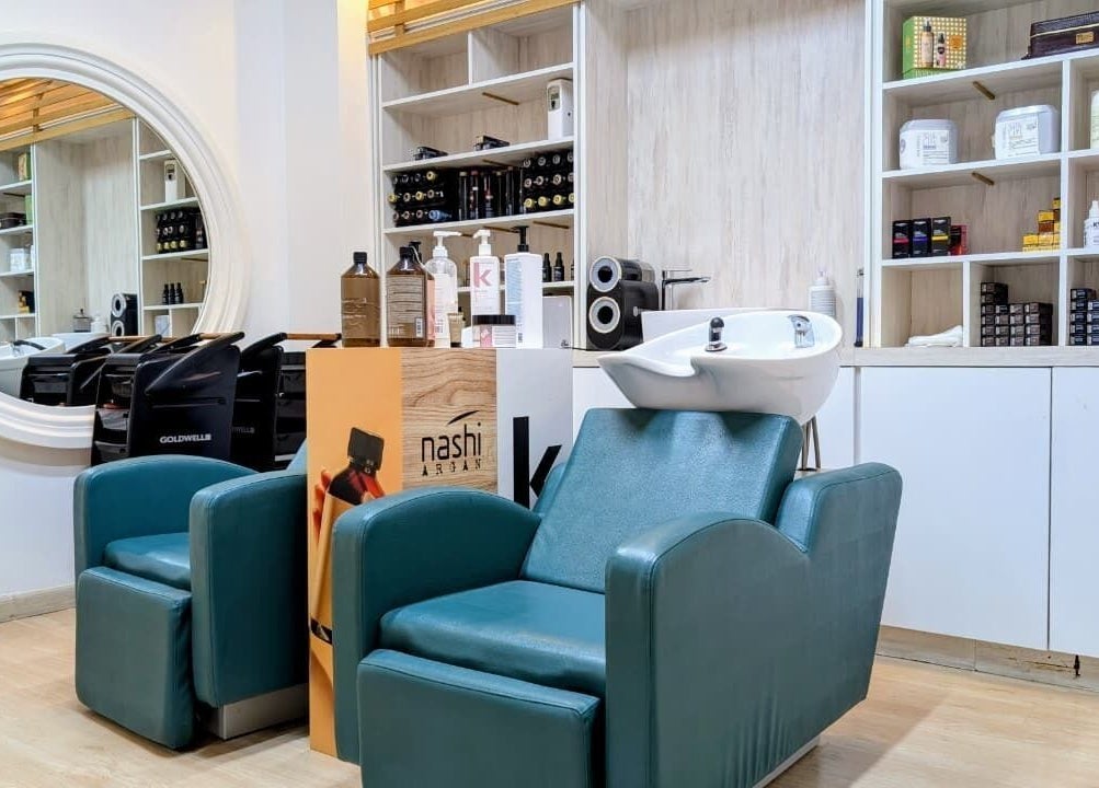 Elegant salon interior of Villa Thalgo - Dubai, featuring a luxury wash chair, inviting relaxation. Dubai, AE.