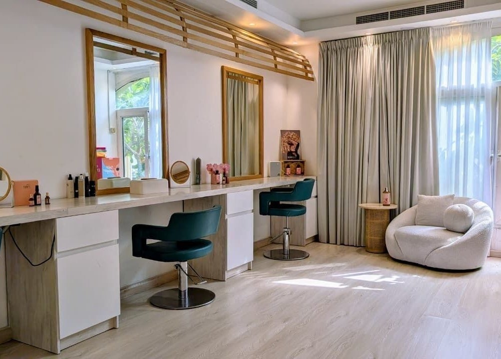 Villa Thalgo - Dubai offers a serene beauty room with modern chairs and natural light. Location: Dubai, AE.