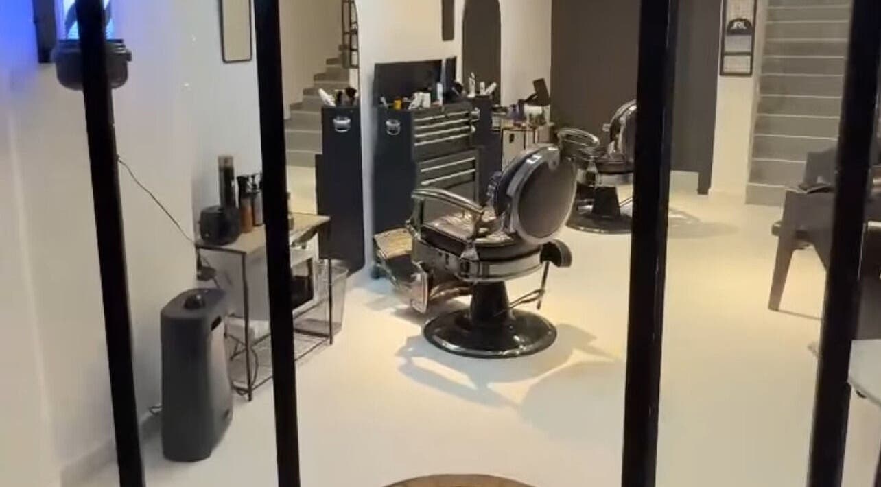 Elegant barber chair at سوليتير بيوتي للرجال, Amman, Amman Governorate, JO, showcasing modern design.