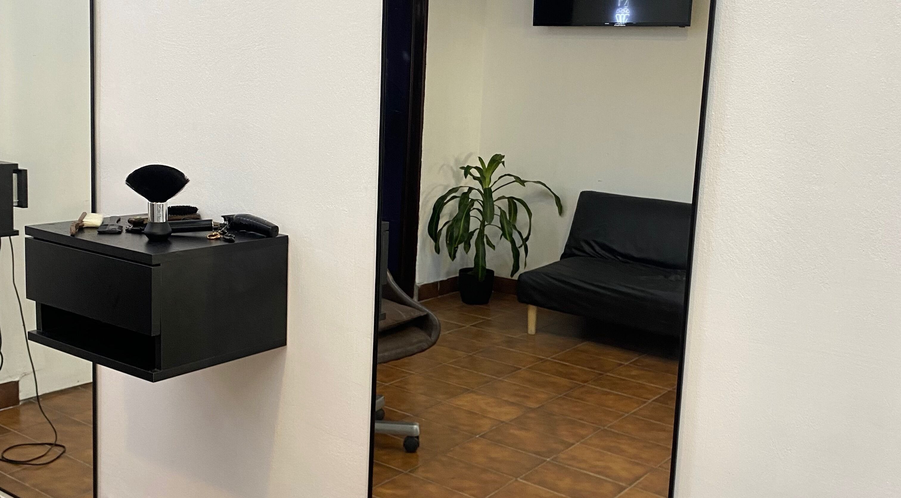 Modern salon interior at Vortex Hairstudio, Rosario, Santa Fe, AR with sleek decor and styling tools.