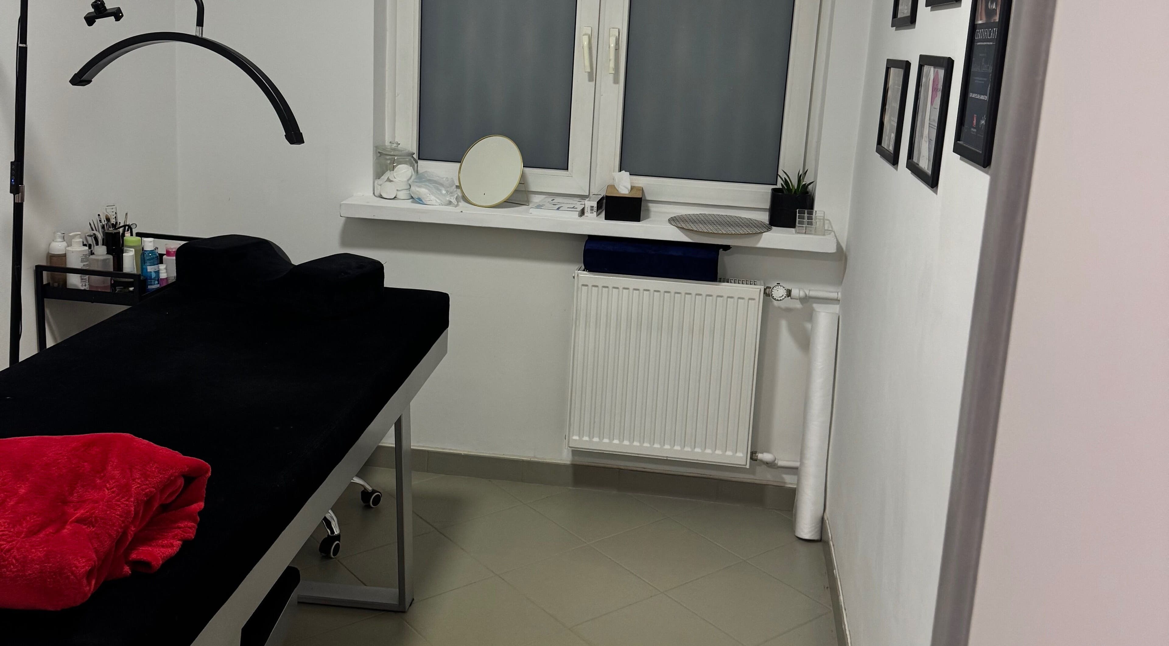 Gabinety 5/13 Beauty room by Tatsiana BASATSKAYA, Warszawa, Województwo Mazowieckie, PL oferuje relaks i komfort.