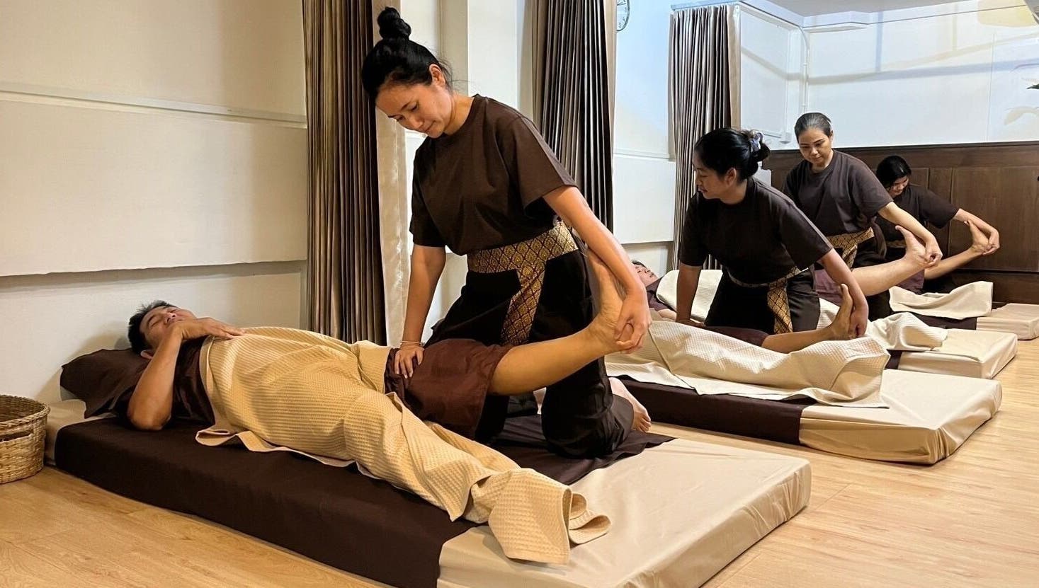 Kura Thai Massage by CLUBTHAILANDで、Krung Thep Maha Nakhonでのリラックスした施術風景。