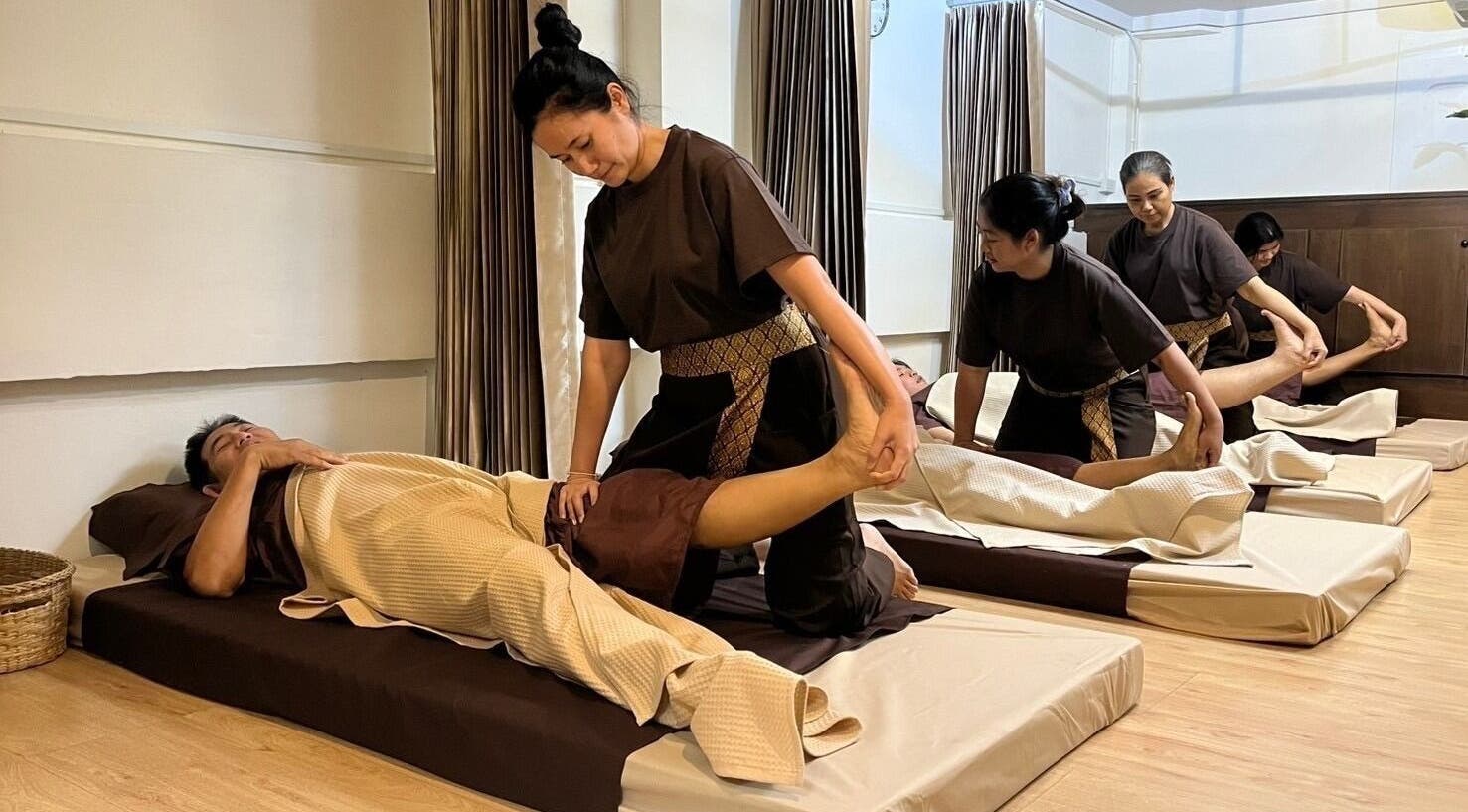 Kura Thai Massage by CLUBTHAILANDで、Krung Thep Maha Nakhonでのリラックスした施術風景。