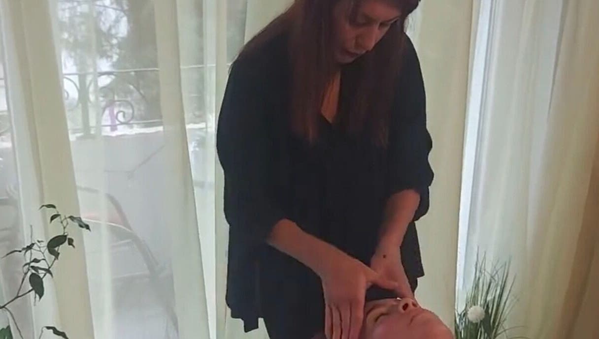 A calming massage scene at Quantum Jump, Brașov, Județul Brașov, RO with delicate natural lighting.
