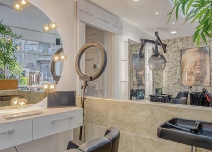 Chic salon setup at Johann Bartoche Alchimiste Capillaire in Boulogne-billancourt, Île-de-france, FR.