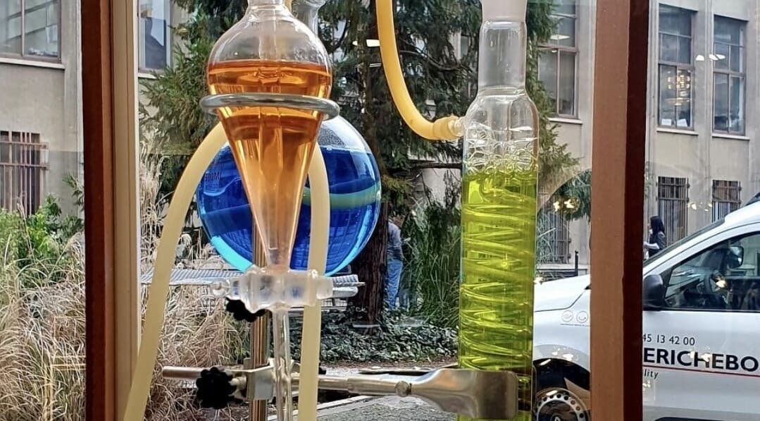 Appareils de laboratoire chez Johann Bartoche Alchimiste Capillaire, Boulogne-billancourt, Île-de-france, FR.