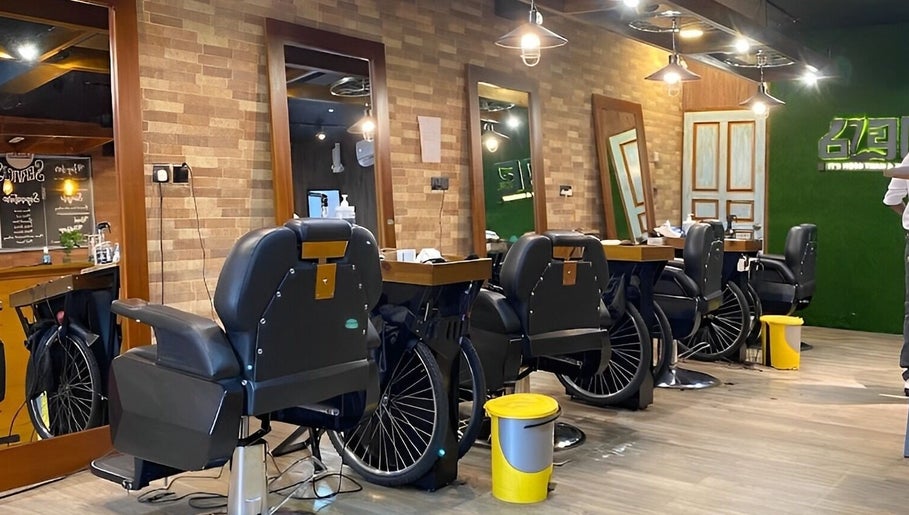 Raula Barbershop Baseline Road – kuva 1