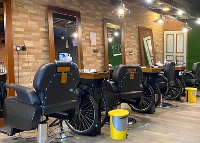 Interior of Raula Barbershop Baseline Road in Colombo, Western Province, LK, showcasing stylish barber chairs.