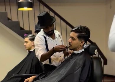 Haircut session at Raula Barbershop Park Road, Colombo, Western Province, LK, showcasing skilled grooming service.